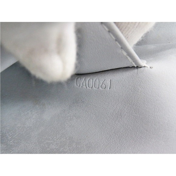 Louis Vuitton Lime Green Crossbody Bag - Picture 15 of 16